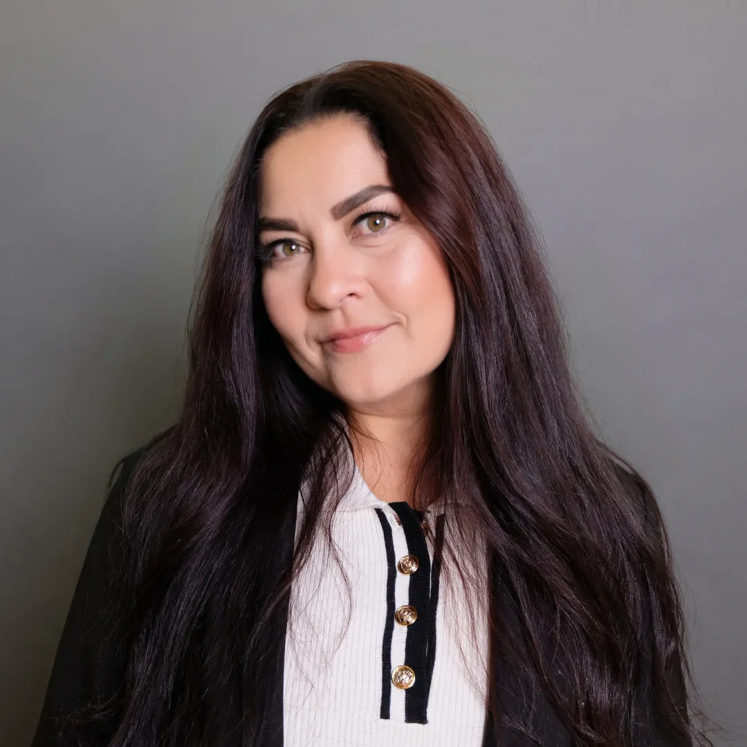 Lucy, Agente de seguros en Truckers Only Insurance Services